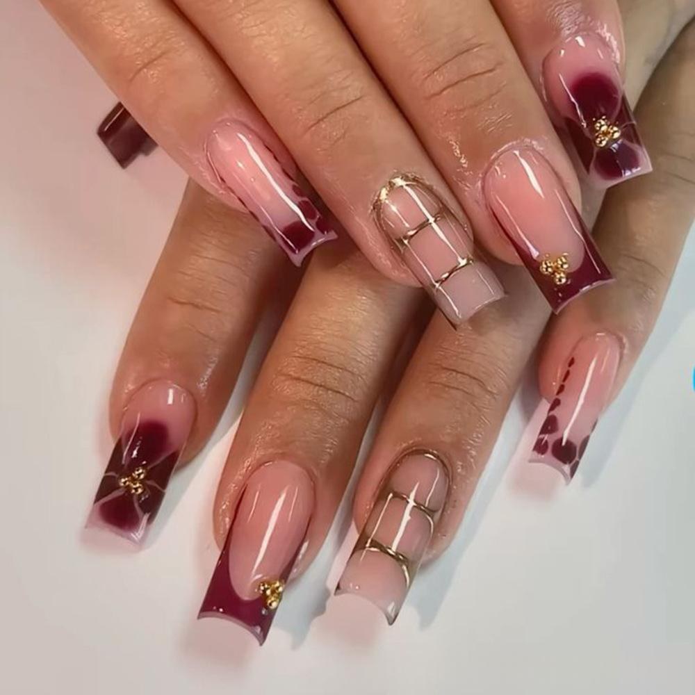 Faux ongles carrés dorés